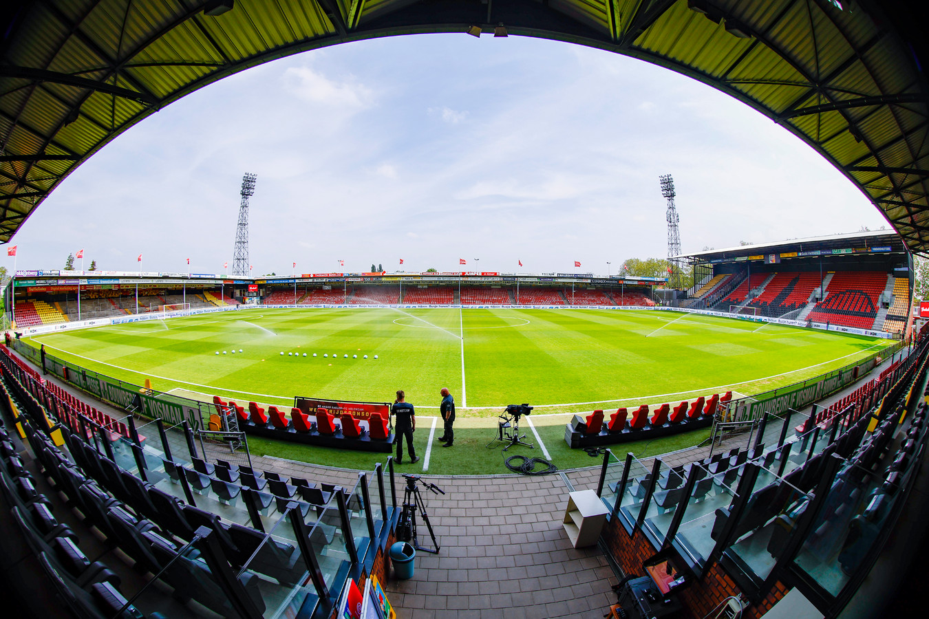 De Busser's Shoot-Out Expertise Delivers Go Ahead Eagles Cup De Busser's Shoot-Out Expertise Delivers Go Ahead Eagles Cup