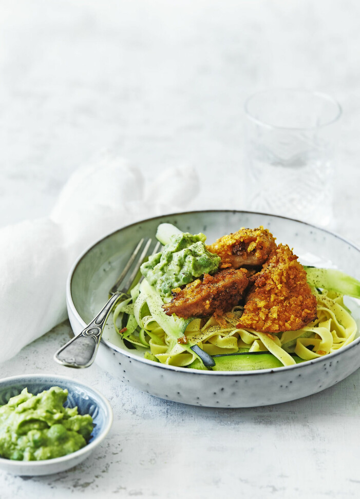 Det Bästa Kycklingnuggets-Receptet: Majsflingor Och Kålsallad Det Bästa Kycklingnuggets-Receptet: Majsflingor Och Kålsallad
