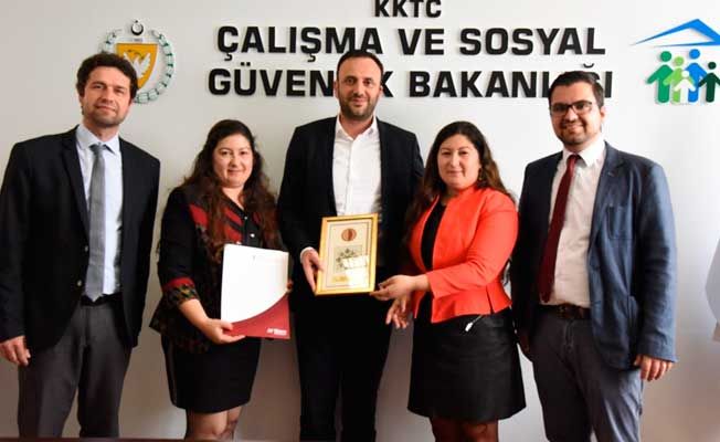 Dijital İşgücü Piyasası Veri Tabanı Rehberi: Kıbrıs Gazetesi Haberleri Dijital İşgücü Piyasası Veri Tabanı Rehberi: Kıbrıs Gazetesi Haberleri