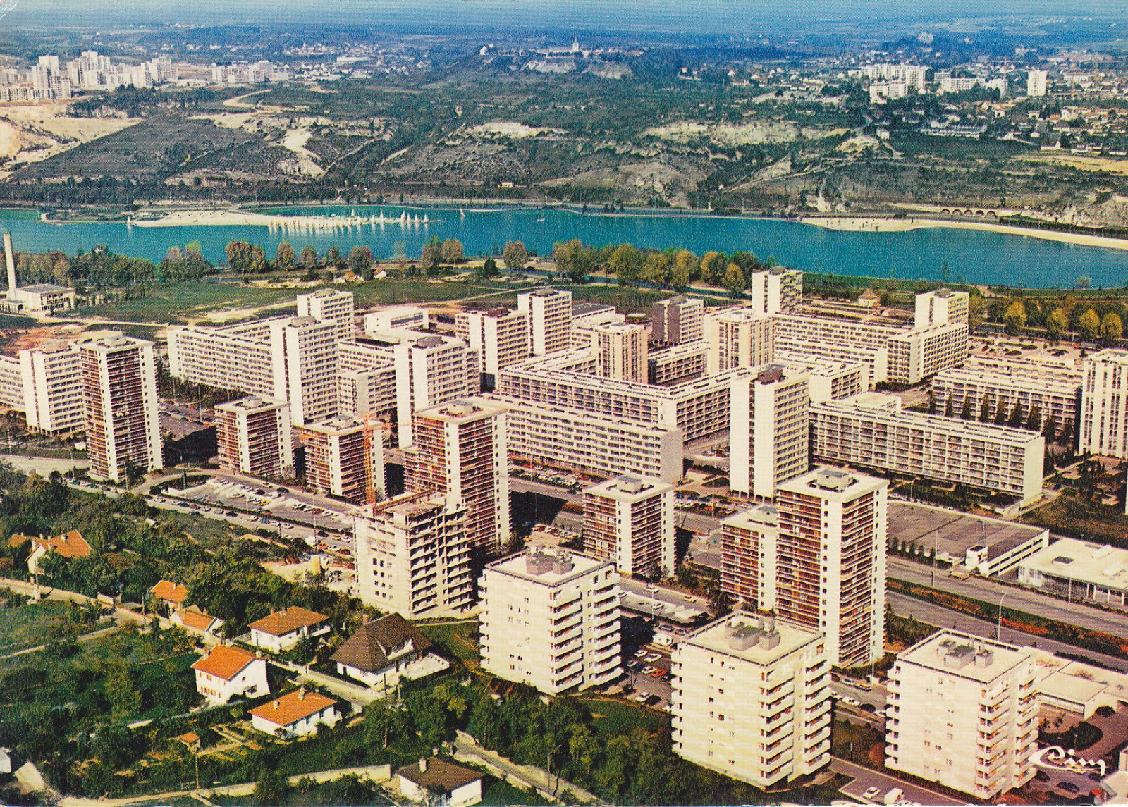 Dijon: Agression Sauvage Au Lac Kir - Trois Hommes Victimes Dijon: Agression Sauvage Au Lac Kir - Trois Hommes Victimes
