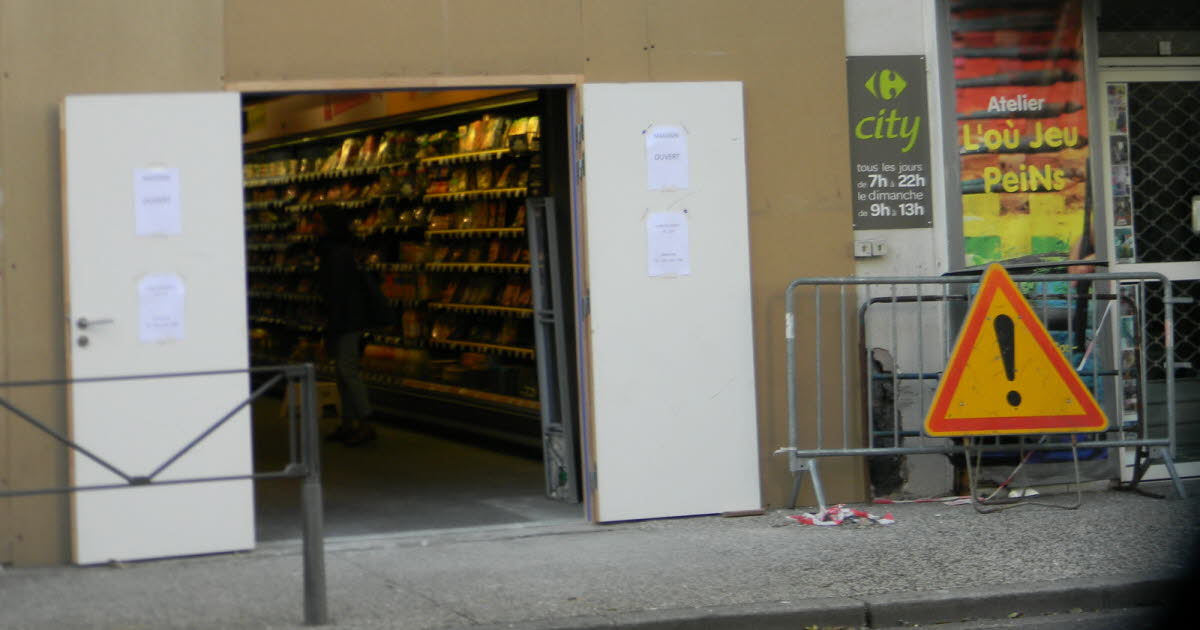 Dijon : Véhicule Lancé Contre Un Mur Rue Michel-Servet - Le Conducteur Se Dénonce Dijon : Véhicule Lancé Contre Un Mur Rue Michel-Servet - Le Conducteur Se Dénonce