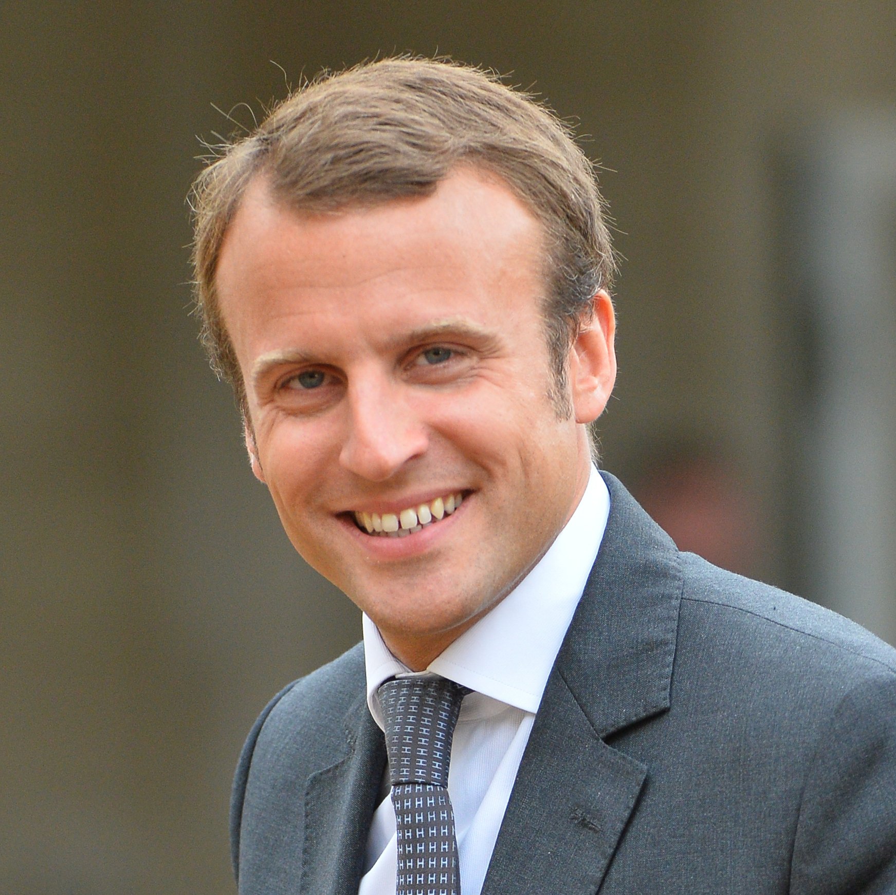 Dîner Houleux : Michel Sardou Remonte Les Bretelles À Emmanuel Macron Dîner Houleux : Michel Sardou Remonte Les Bretelles À Emmanuel Macron