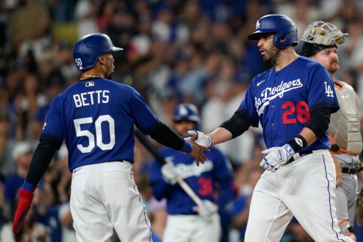 Dodgers Beat Mariners 6-4; Conforto Hits First Home Run Dodgers Beat Mariners 6-4; Conforto Hits First Home Run