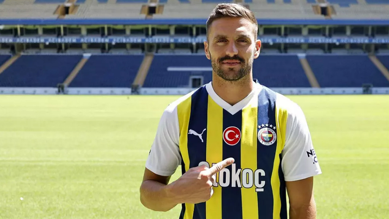 Dusan Tadic: Fenerbahçe Tarihine Geçecek Bir İlk Dusan Tadic: Fenerbahçe Tarihine Geçecek Bir İlk