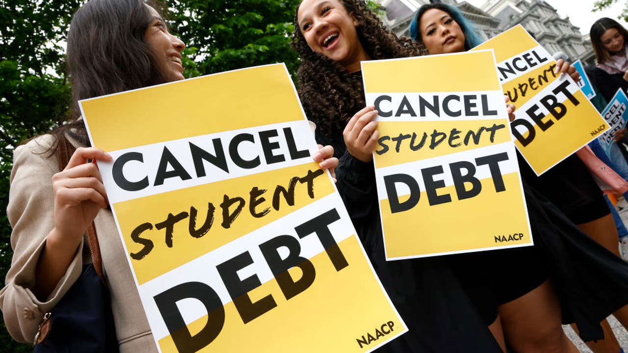 Easing College Costs: A Survey Of Parental Concerns And Student Loan Usage Easing College Costs: A Survey Of Parental Concerns And Student Loan Usage