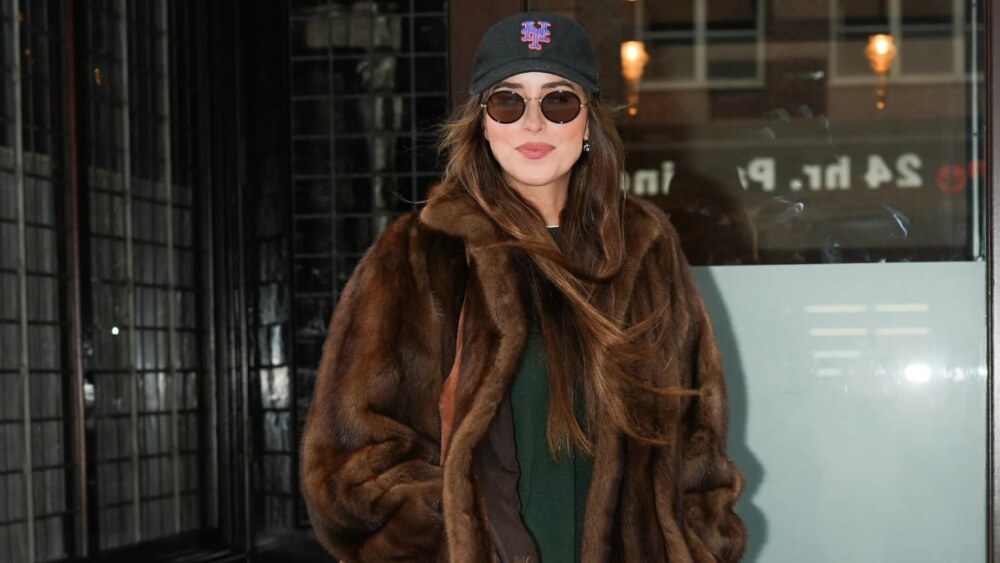 El Bolso Hereu De Dakota Johnson: Minimalismo Y Estilo Catalán El Bolso Hereu De Dakota Johnson: Minimalismo Y Estilo Catalán