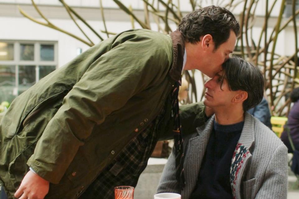 Étoile: Gideon Glick Steals The Spotlight On Amazon Prime