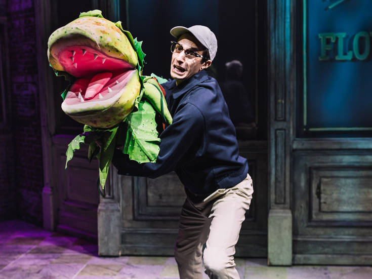 Étoile On Amazon Prime: Gideon Glick Steals The Show Étoile On Amazon Prime: Gideon Glick Steals The Show