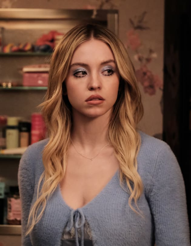 Euphoria Season 3 Set Photos: Cassie's Wedding And Mysterious Husband Euphoria Season 3 Set Photos: Cassie's Wedding And Mysterious Husband