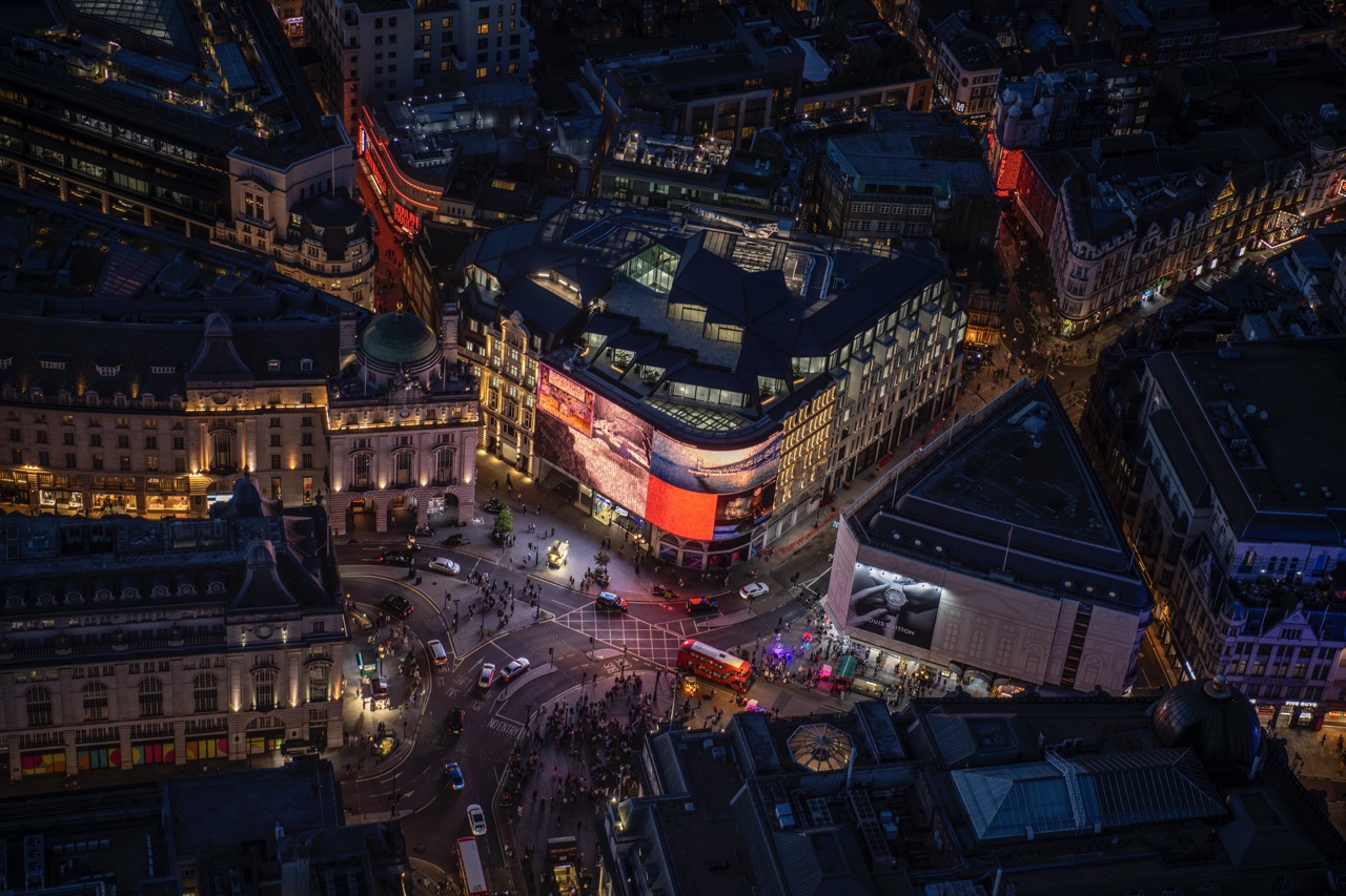 Experience Chocolate Paradise: Lindt Opens In Central London Experience Chocolate Paradise: Lindt Opens In Central London