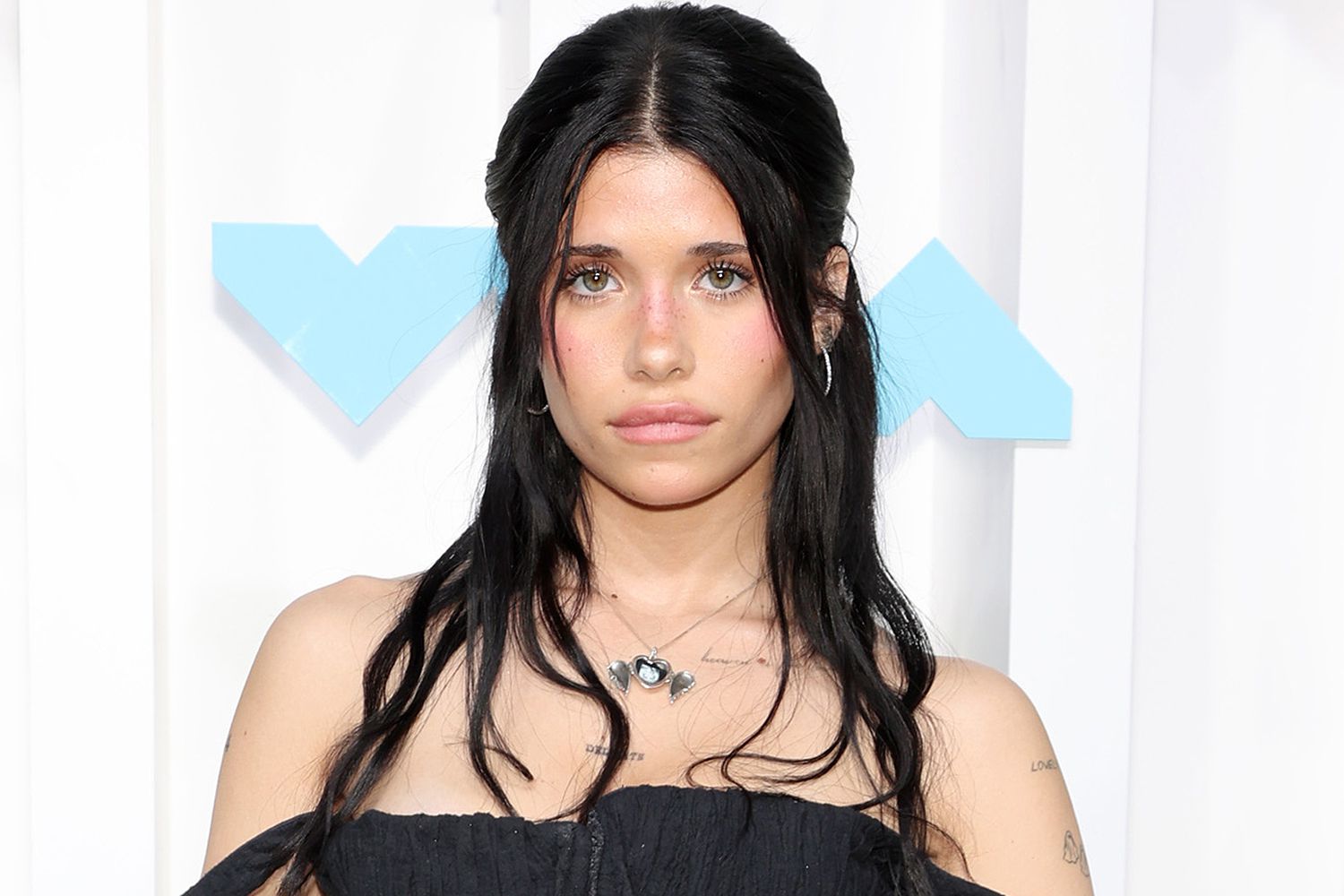 Facelift Fears: Fan Backlash Over Celebrity's Changed Appearance Facelift Fears: Fan Backlash Over Celebrity's Changed Appearance