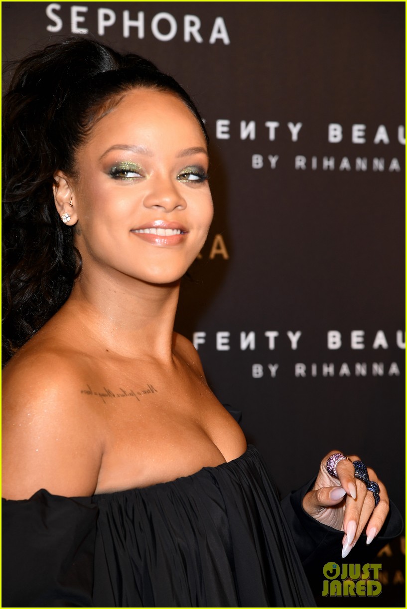 Fenty Beauty Paris: Rihanna's Glamorous Appearance And Fan Interaction Fenty Beauty Paris: Rihanna's Glamorous Appearance And Fan Interaction