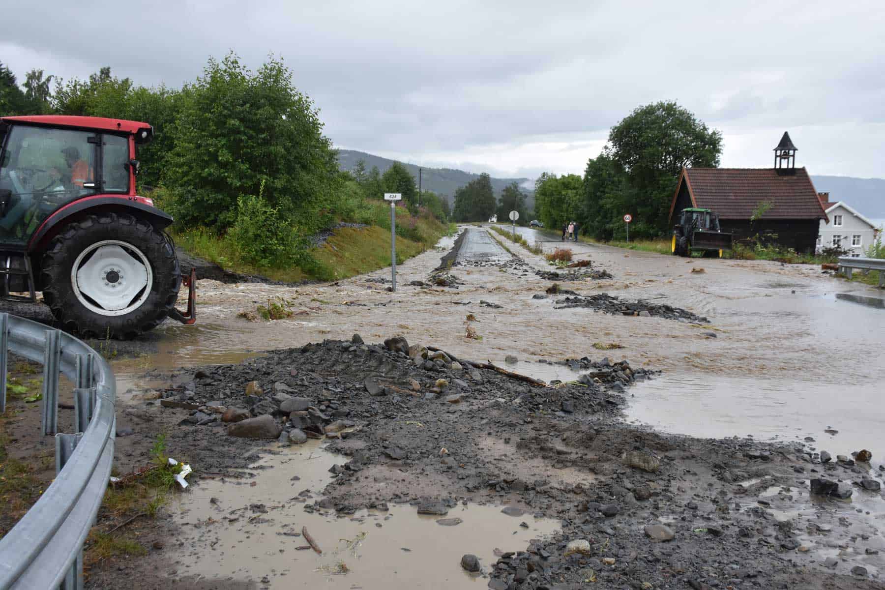 Forsøpling: Naboer Rydder Søppelberg Fra Bekk Forsøpling: Naboer Rydder Søppelberg Fra Bekk