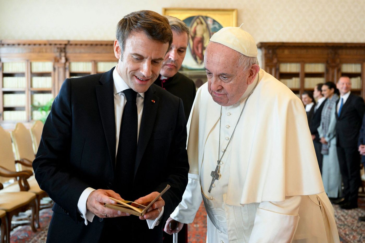 Françafrique : Promesses Et Réalités Après Les Déclarations De Macron Au Gabon Françafrique : Promesses Et Réalités Après Les Déclarations De Macron Au Gabon