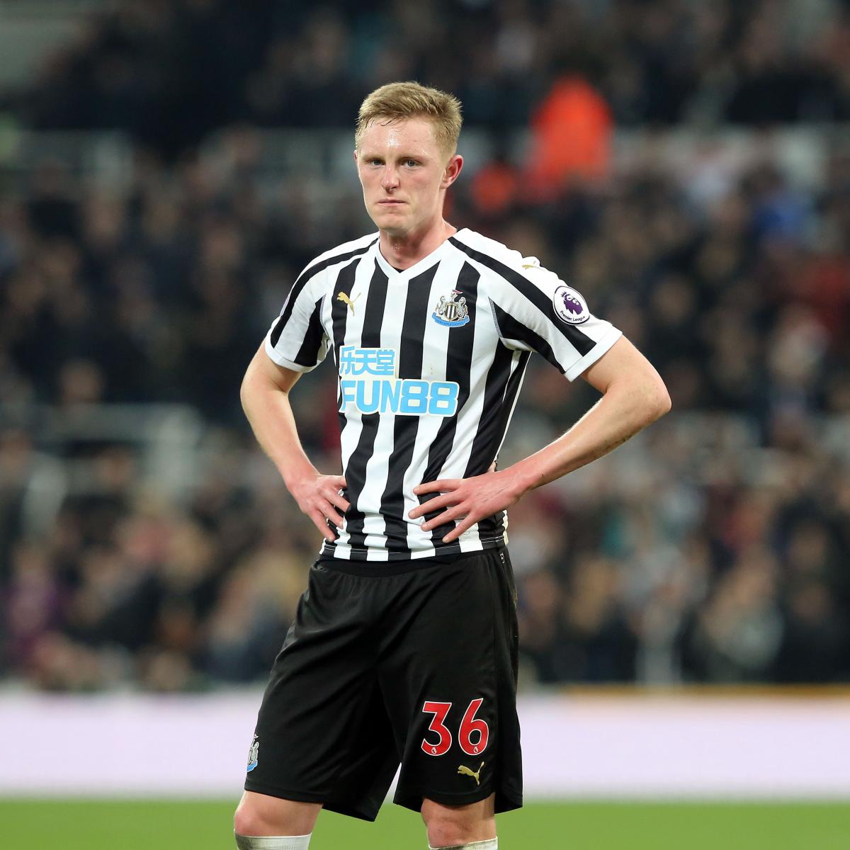 Free Agent Transfer: Manchester United's Pursuit Of Dominant Player Free Agent Transfer: Manchester United's Pursuit Of Dominant Player