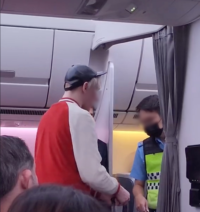 From Cabin Crew To...? A Former SIA Air Stewardess's New Path From Cabin Crew To...? A Former SIA Air Stewardess's New Path