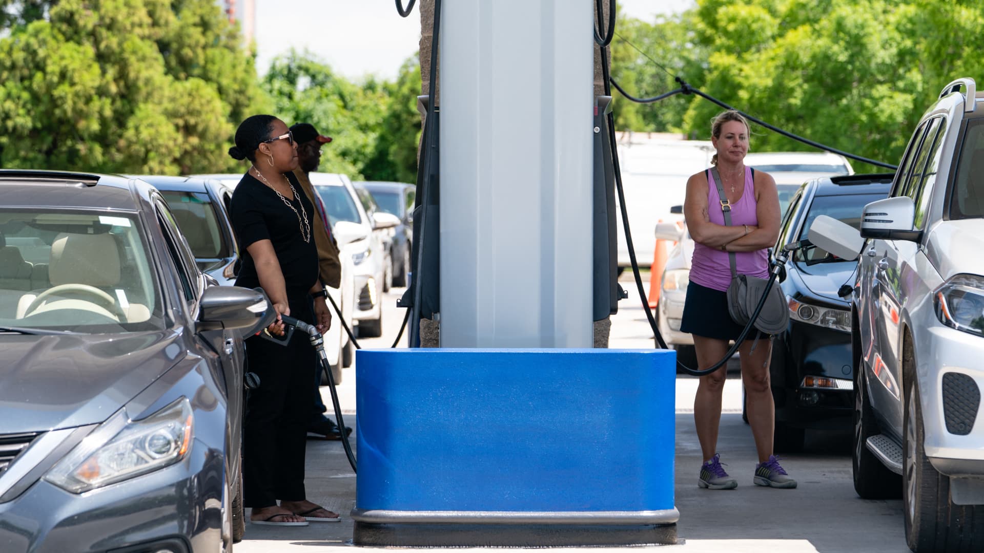 Gas Prices Dip For Memorial Day Weekend Gas Prices Dip For Memorial Day Weekend