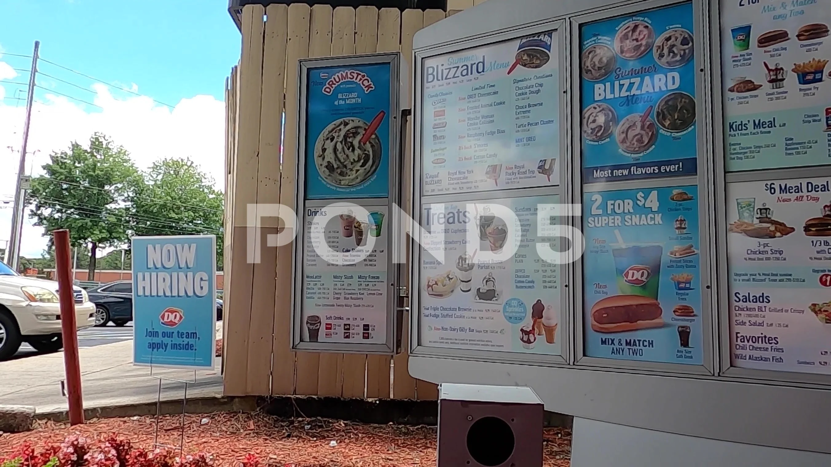 George Strait's Dairy Queen Drive-Thru Selfie: Country Star's Surprise Visit George Strait's Dairy Queen Drive-Thru Selfie: Country Star's Surprise Visit