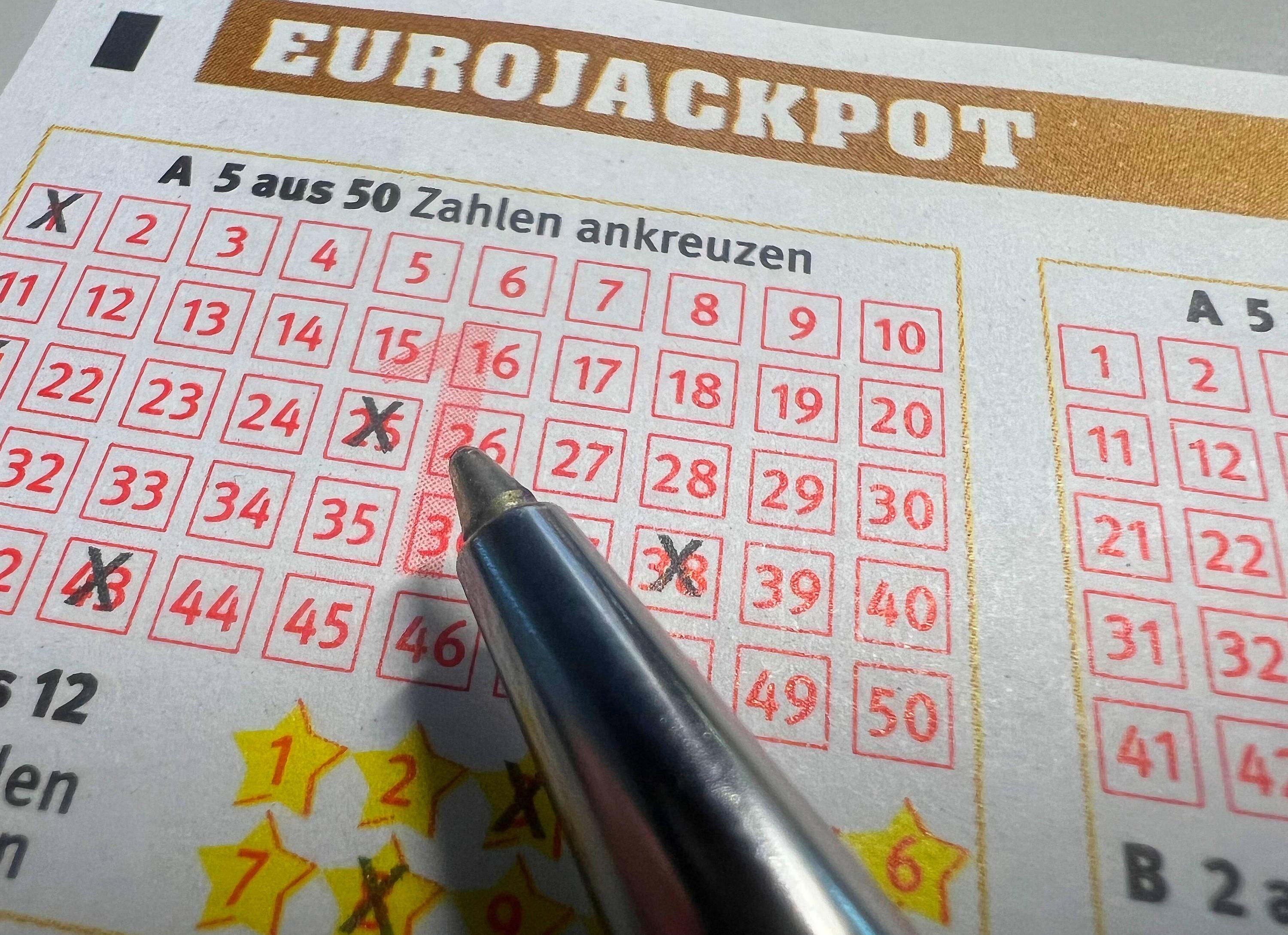 Gewinnzahlen Lotto 6aus49 Vom 12. April 2025: Jetzt Überprüfen! Gewinnzahlen Lotto 6aus49 Vom 12. April 2025: Jetzt Überprüfen!