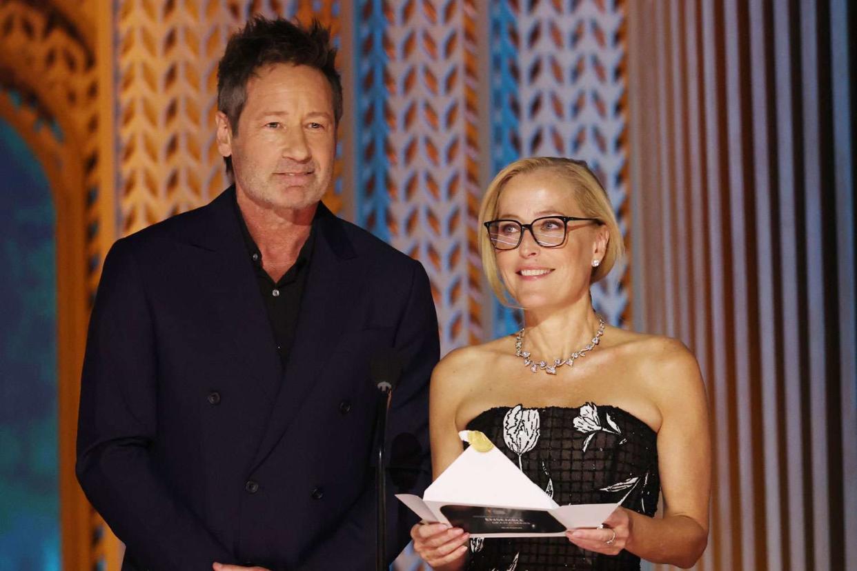Gillian Anderson & David Duchovny's SAG Awards Reunion Gillian Anderson & David Duchovny's SAG Awards Reunion