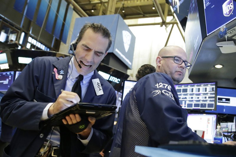 Gold Price Surge: Trump's EU Threats Fuel Trade War Fears Gold Price Surge: Trump's EU Threats Fuel Trade War Fears