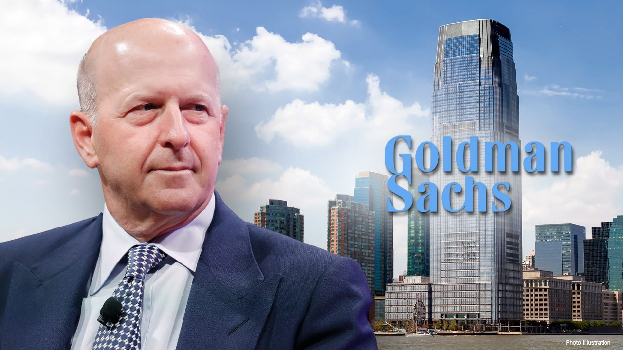Goldman Sachs' Pay Fight Centers On CEO's Role And Compensation Goldman Sachs' Pay Fight Centers On CEO's Role And Compensation