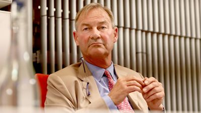 Great Yarmouth's Rupert Lowe Controversy: Public Opinion Divided Great Yarmouth's Rupert Lowe Controversy: Public Opinion Divided