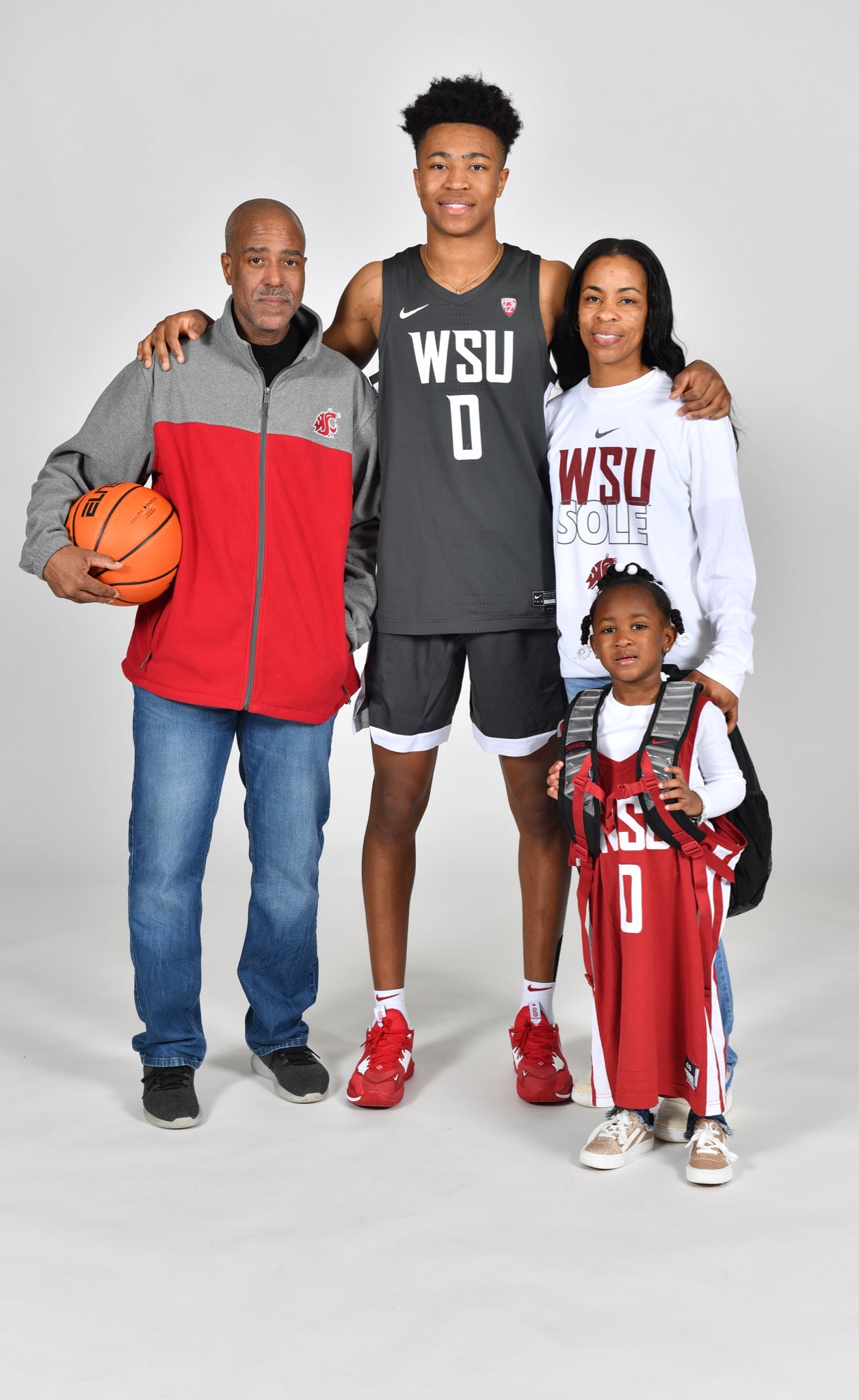 Grizzlie Jaylen Wells' Scary Fall: Stretcher Incident Details Grizzlie Jaylen Wells' Scary Fall: Stretcher Incident Details