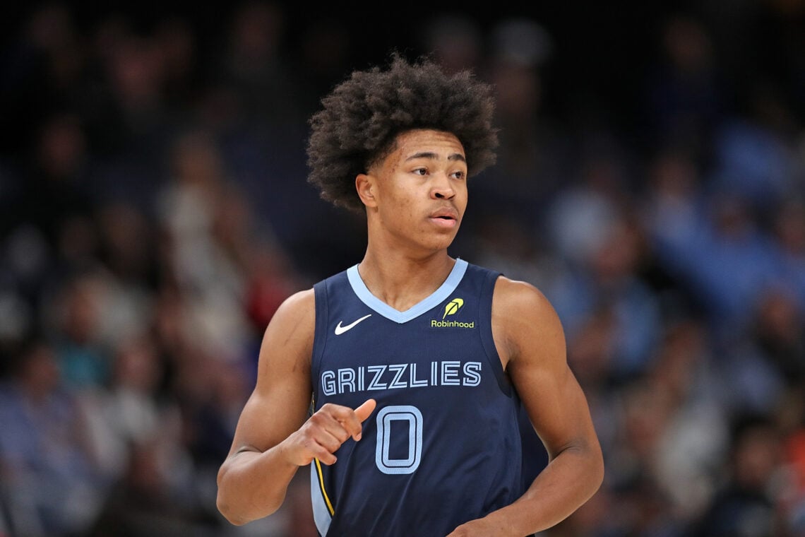 Grizzlies Game Halted: Jaylen Wells' Stretcher Removal Following Fall Grizzlies Game Halted: Jaylen Wells' Stretcher Removal Following Fall
