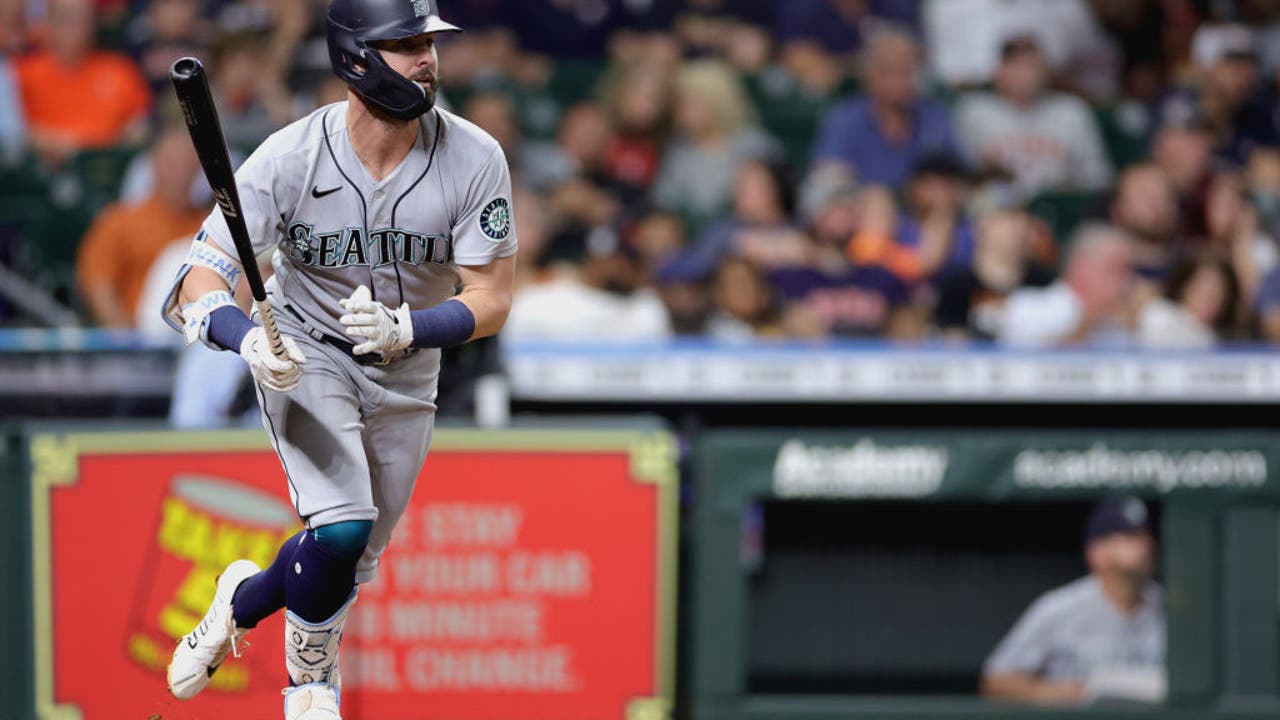 Gutsy Grab: Mariners Outfielder Makes Play Of The Year Against Giants Gutsy Grab: Mariners Outfielder Makes Play Of The Year Against Giants