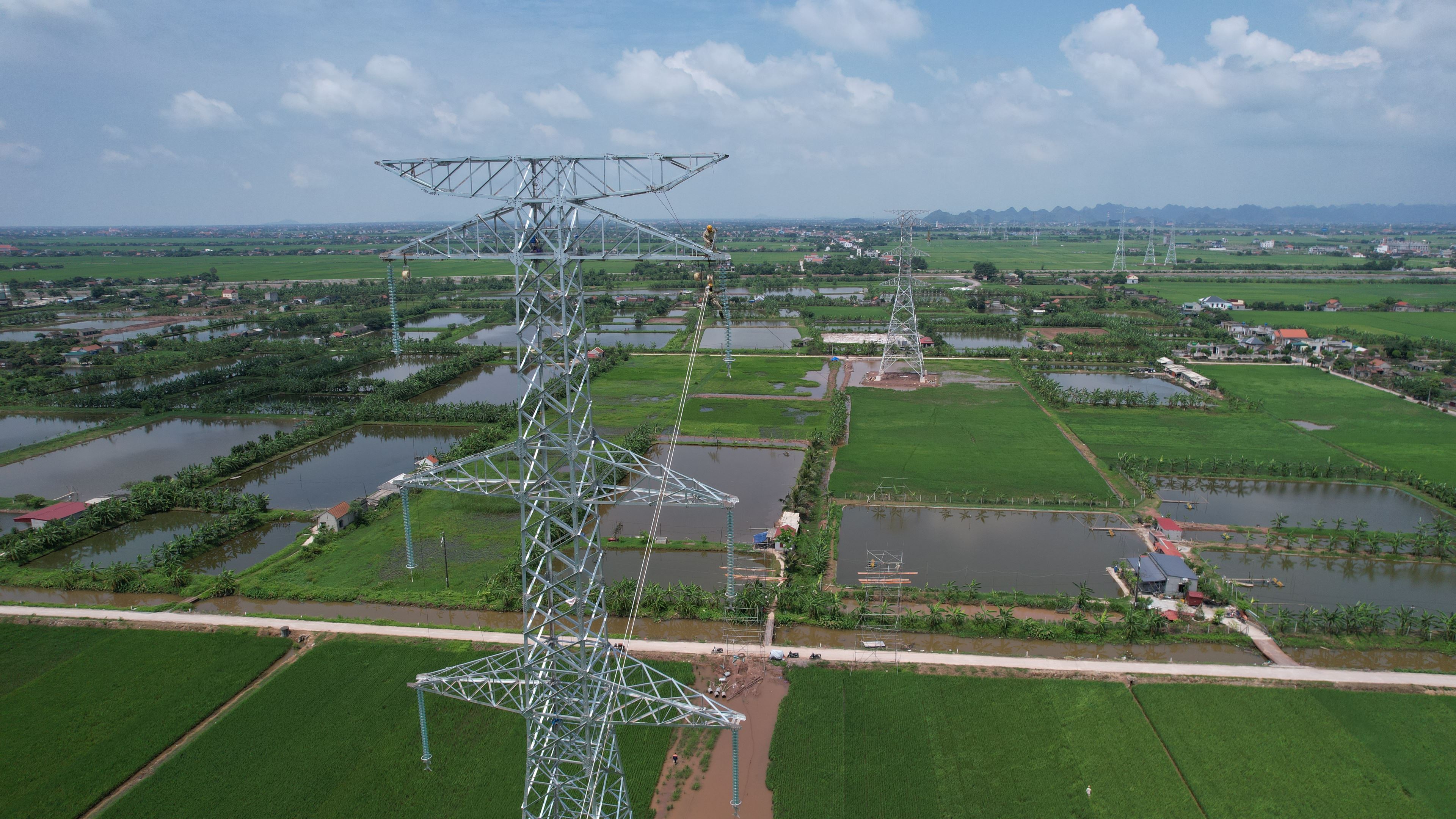 Hành Trình Xây Dựng Mạch 3 Dự Án 500kV: Công Nhân Điện Lực Miền Nam Hành Trình Xây Dựng Mạch 3 Dự Án 500kV: Công Nhân Điện Lực Miền Nam