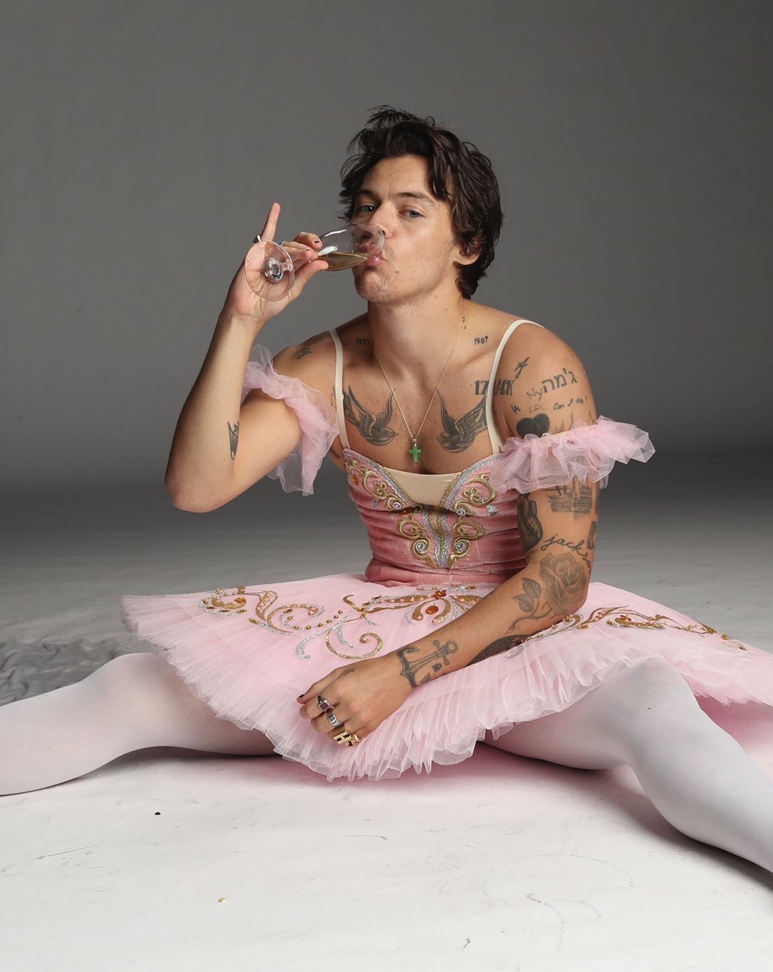 Harry Styles Reacts To A Critically Bad SNL Impression Harry Styles Reacts To A Critically Bad SNL Impression
