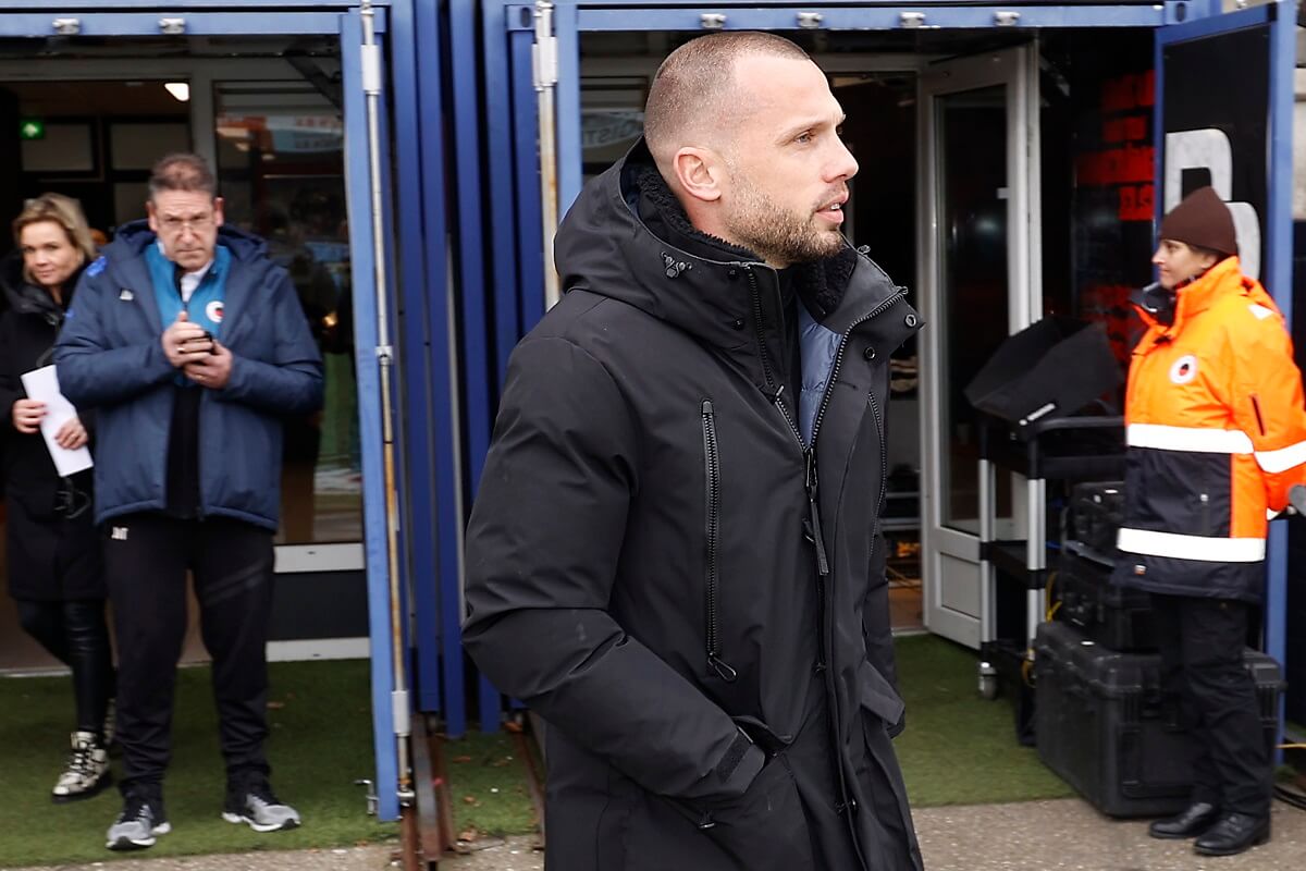 Heitinga In Pole Position Voor Ajax Baan Heitinga In Pole Position Voor Ajax Baan