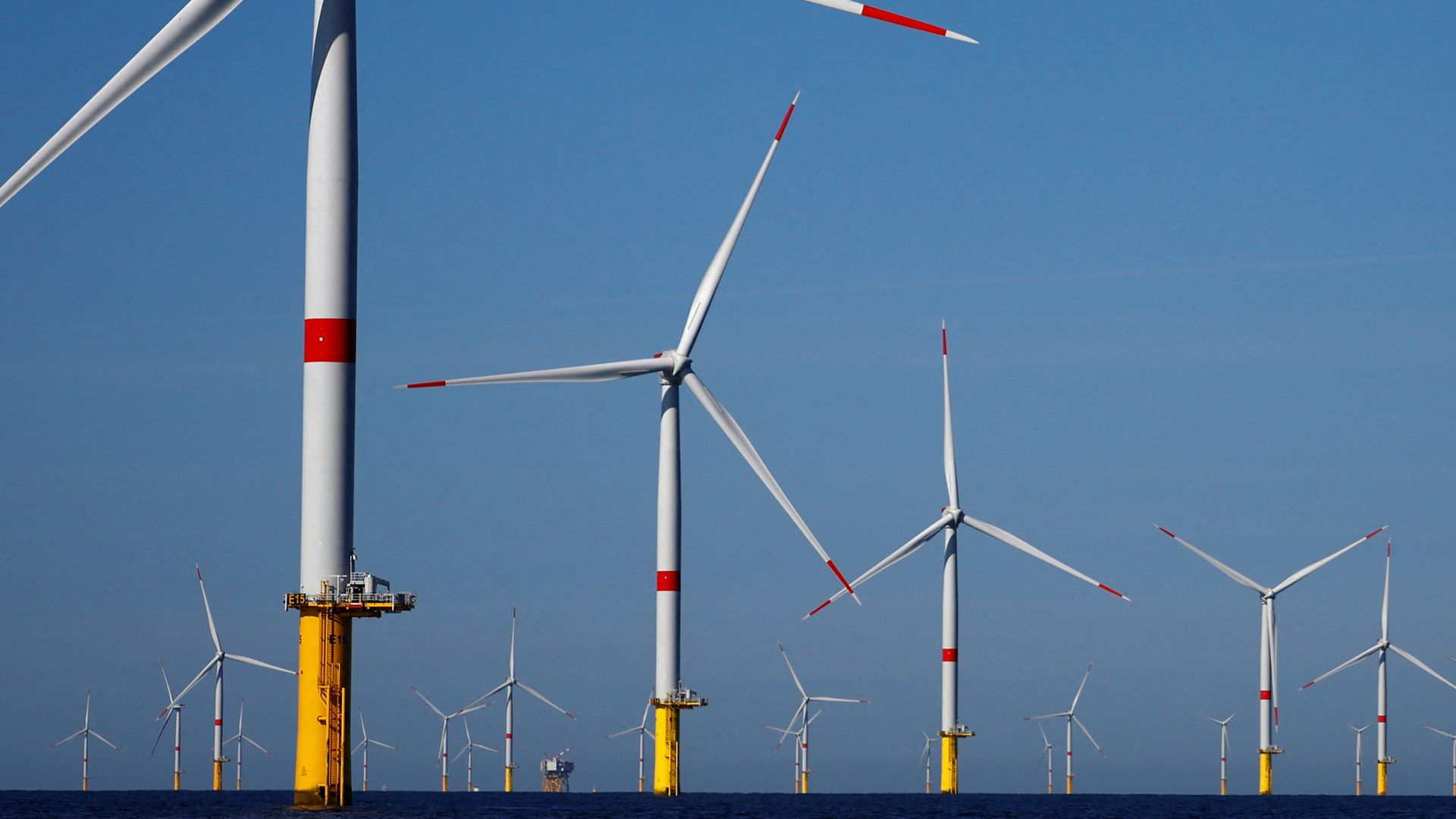 High Costs Jeopardize Offshore Wind Farm Investments: Industry Shift High Costs Jeopardize Offshore Wind Farm Investments: Industry Shift