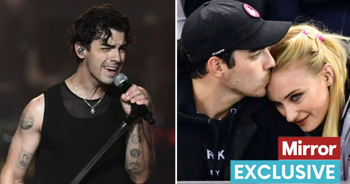 How Joe Jonas Handled A Couple Fighting Over Him How Joe Jonas Handled A Couple Fighting Over Him