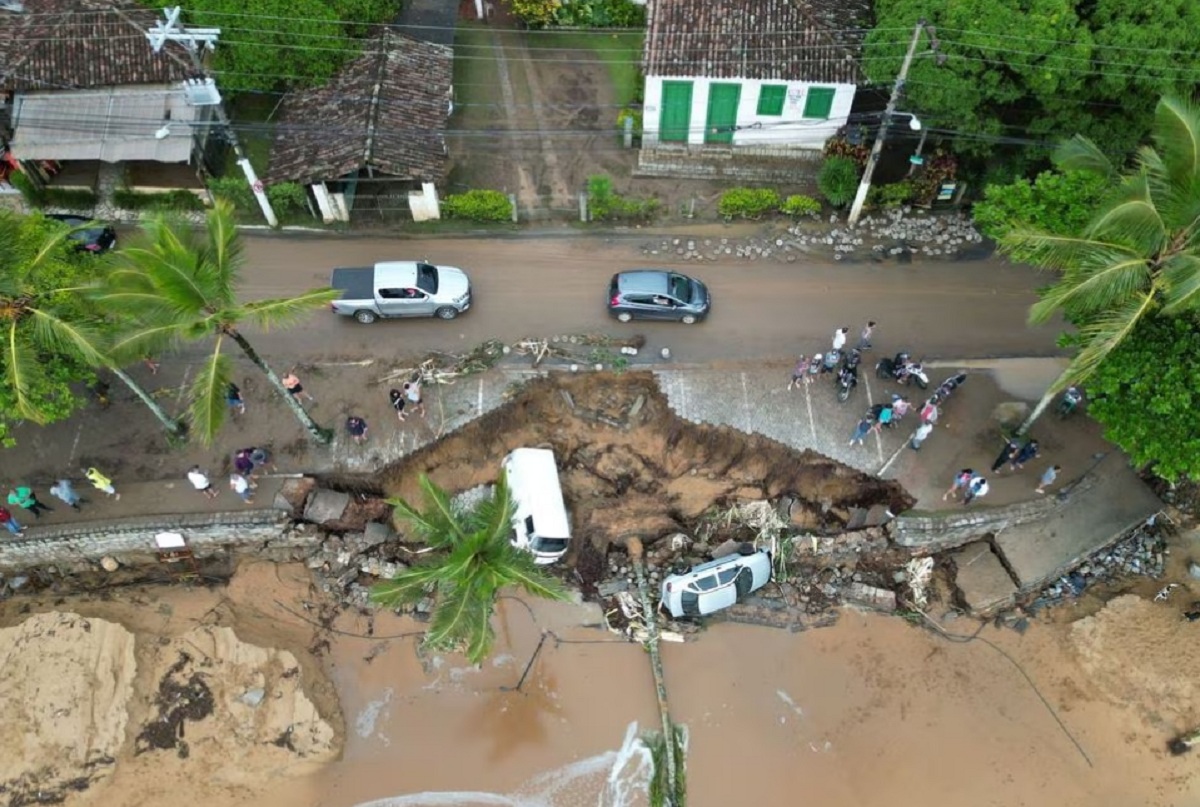 Hujan Deras Picu Banjir Dan Korban Tenggelam Di Drainase Batu Ampar, Balikpapan Hujan Deras Picu Banjir Dan Korban Tenggelam Di Drainase Batu Ampar, Balikpapan