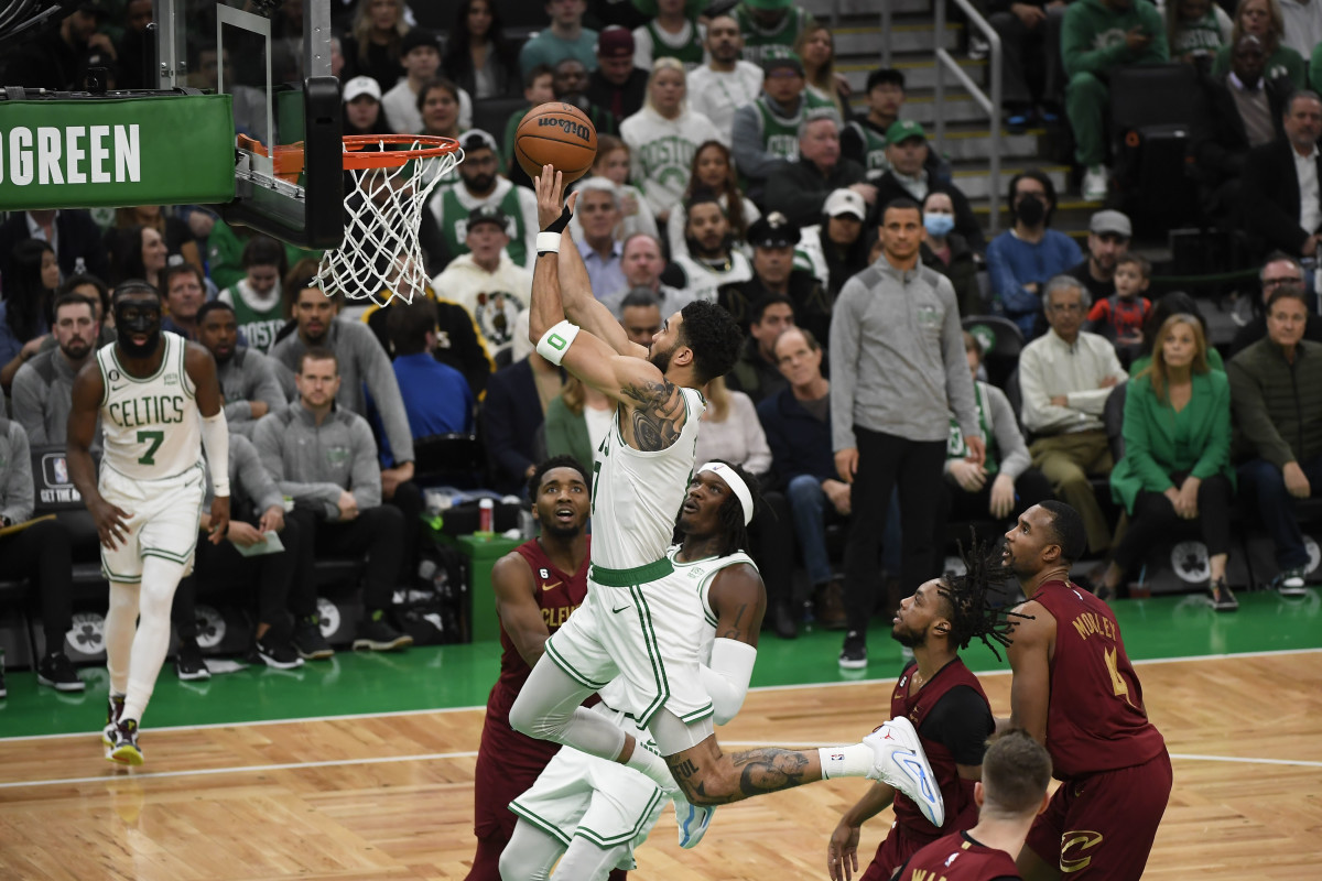 Hunter's 32-Point Performance Propels Cavaliers To 50th Win