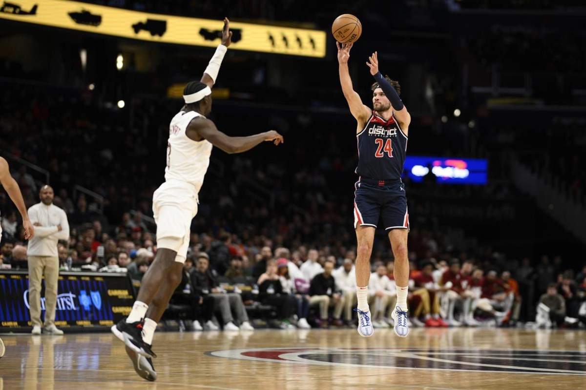 Hunter's 32 Points Lead Cavaliers To 10th Straight Win