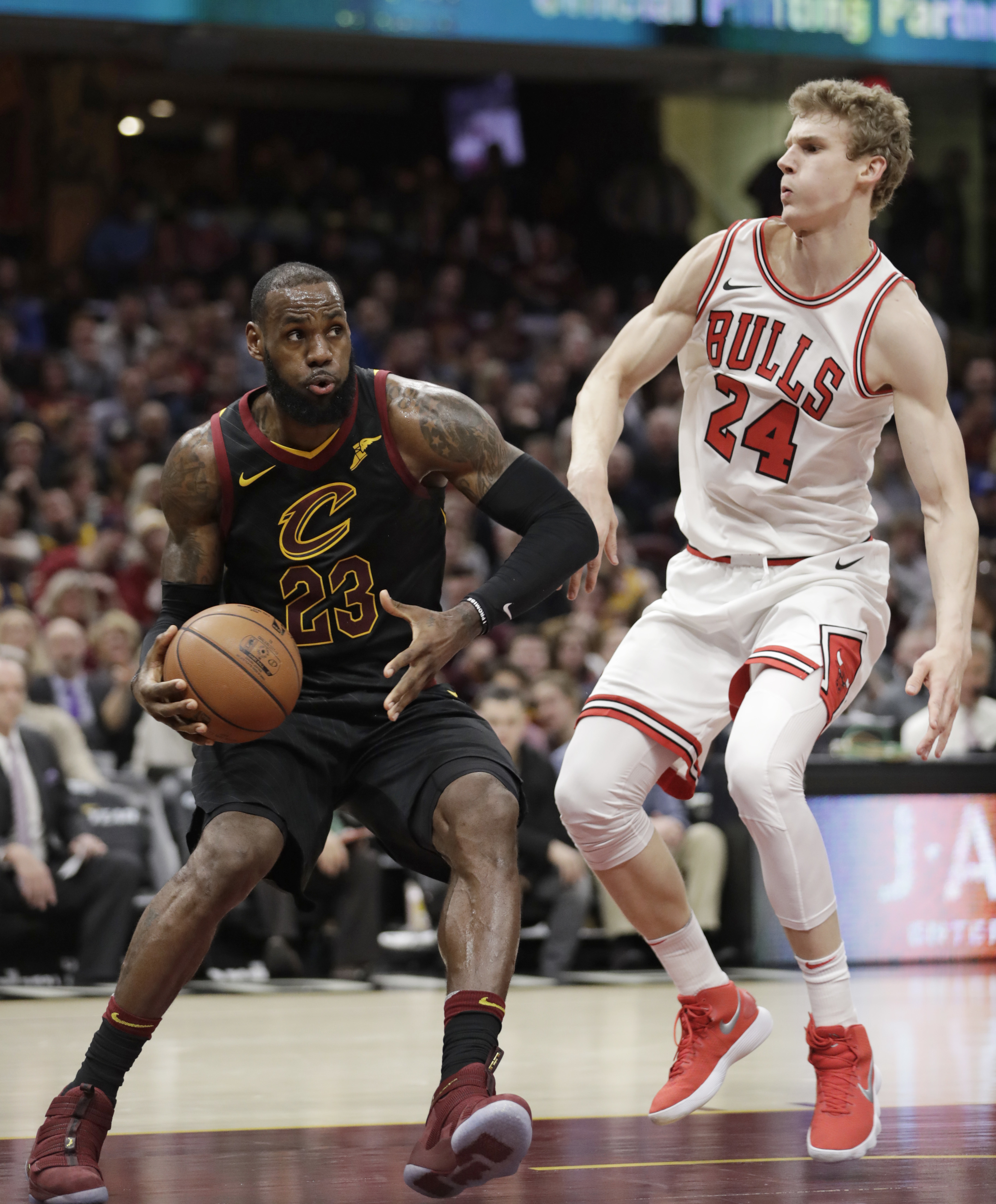 Hunter's 32 Points Power Cavaliers To 10th Straight Win