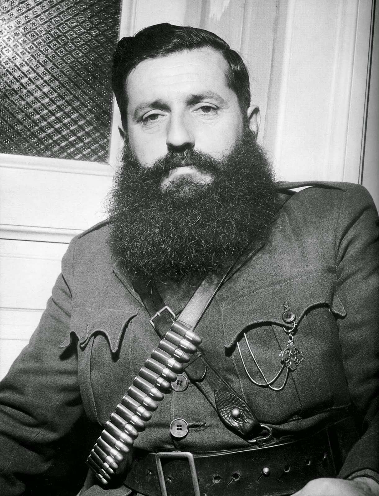 Η Μεγαλοπρεπής Υποδοχή Του Τραμπ Στην Σαουδική Αραβία: Χρυσά Σπαθιά, Άλογα Και F-15 Η Μεγαλοπρεπής Υποδοχή Του Τραμπ Στην Σαουδική Αραβία: Χρυσά Σπαθιά, Άλογα Και F-15