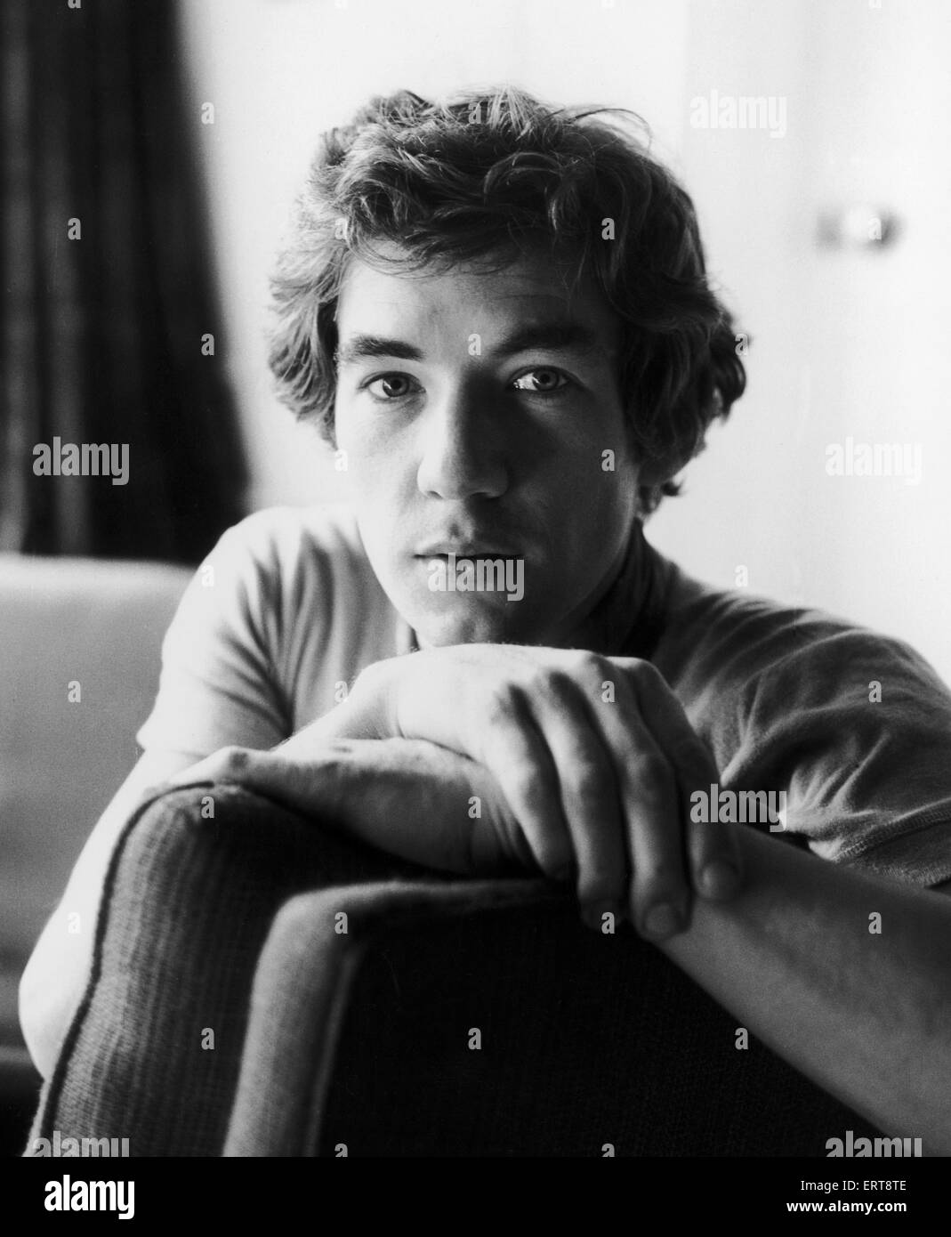 Ian McKellen: Young Actors Shouldn't Stay In The Closet Ian McKellen: Young Actors Shouldn't Stay In The Closet