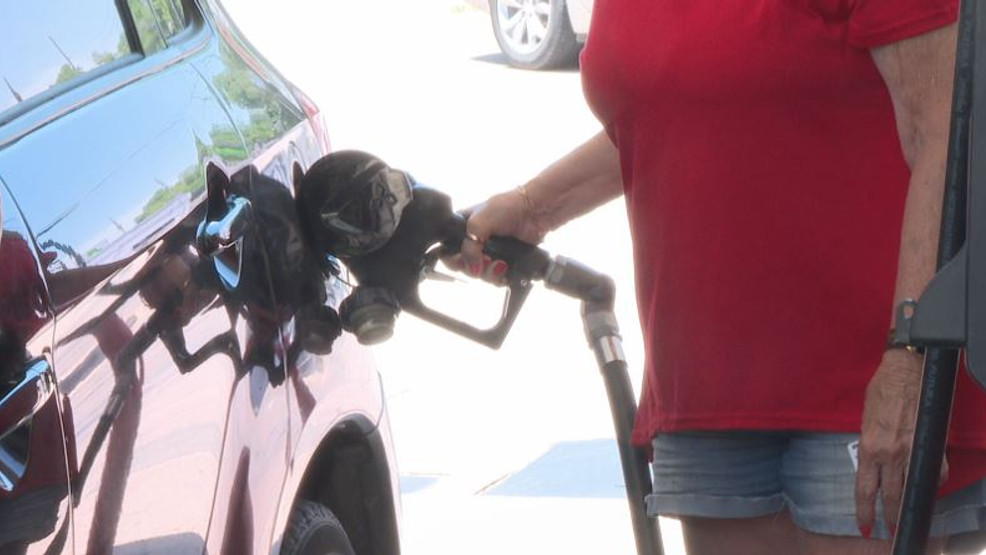 Illinois Gas Prices Fall In Line With Nationwide Decrease Illinois Gas Prices Fall In Line With Nationwide Decrease