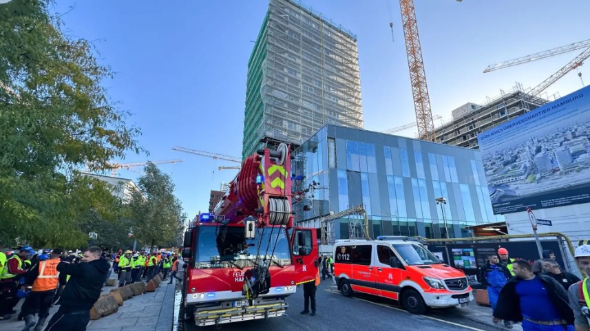 Incidenti Tragjik Në Qendër Tregtare Çeke: Dy Të Vdekur Nga Sulmi Me Thikë Incidenti Tragjik Në Qendër Tregtare Çeke: Dy Të Vdekur Nga Sulmi Me Thikë