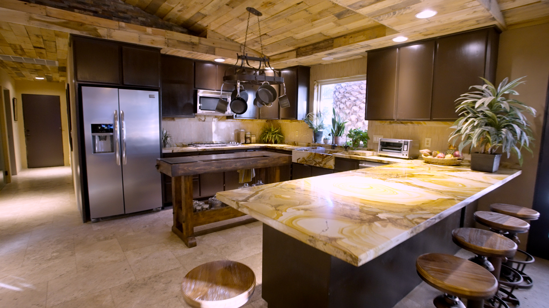 Inside The Mansions Of MTV Cribs: Opulence And Extravagance Inside The Mansions Of MTV Cribs: Opulence And Extravagance