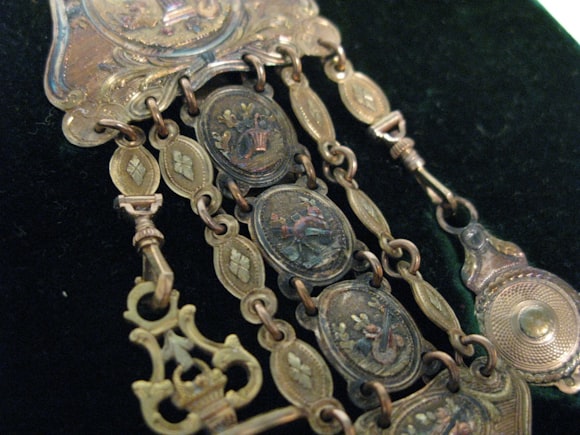 Investigating The Association Between Presidential Seals, Expensive Watches, And High-Profile Events Investigating The Association Between Presidential Seals, Expensive Watches, And High-Profile Events