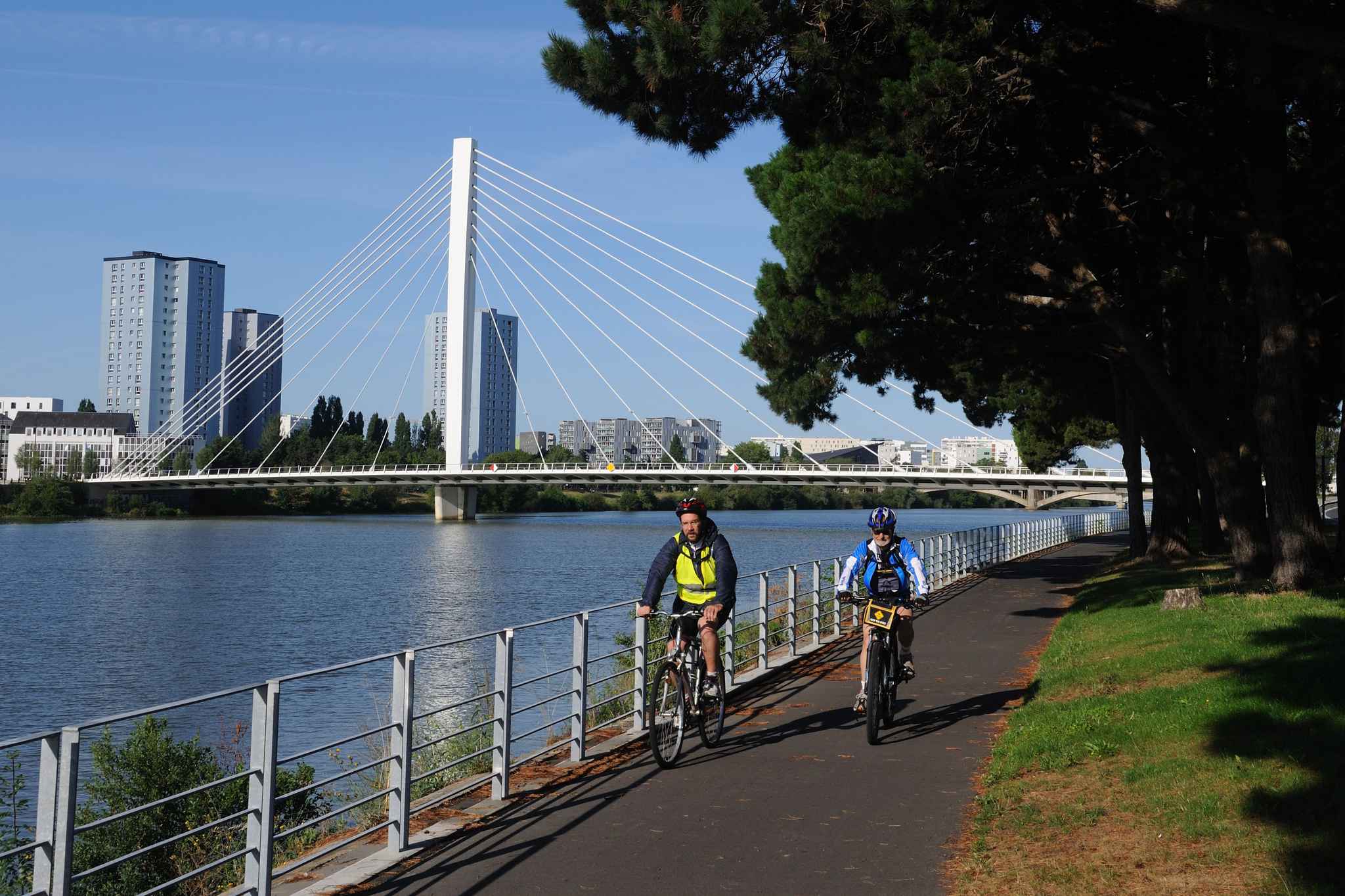 Itinéraires Cyclistes En Loire Atlantique: Nantes, Vignoble Et Estuaire Itinéraires Cyclistes En Loire Atlantique: Nantes, Vignoble Et Estuaire