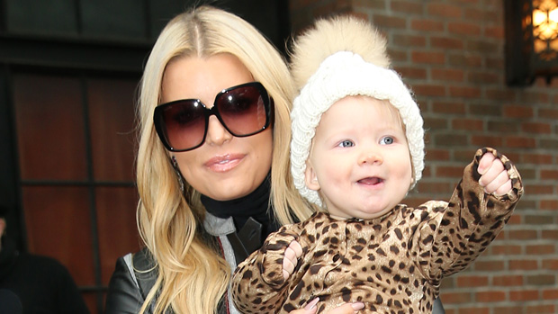 Jessica Simpson And Birdie: Adorable Twins In Yellow Swimsuits Jessica Simpson And Birdie: Adorable Twins In Yellow Swimsuits
