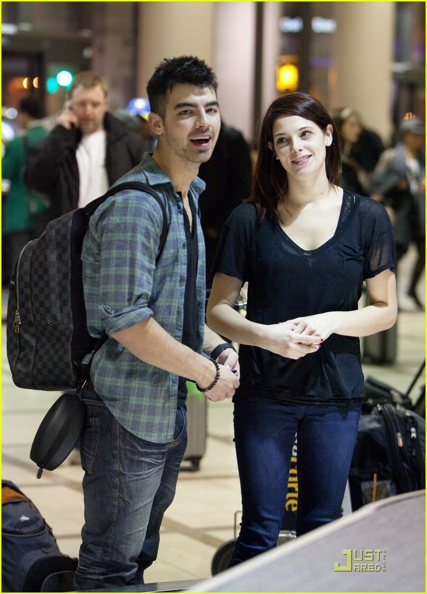 Joe Jonas Responds To Couple Arguing About Him: The Full Story