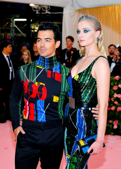 Joe Jonas's Hilarious Response To Couple's Fight Over Him Joe Jonas's Hilarious Response To Couple's Fight Over Him