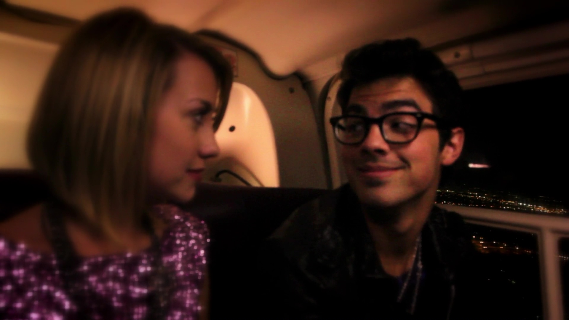 Joe Jonas's Mature Reaction To A Couple's Fight Joe Jonas's Mature Reaction To A Couple's Fight